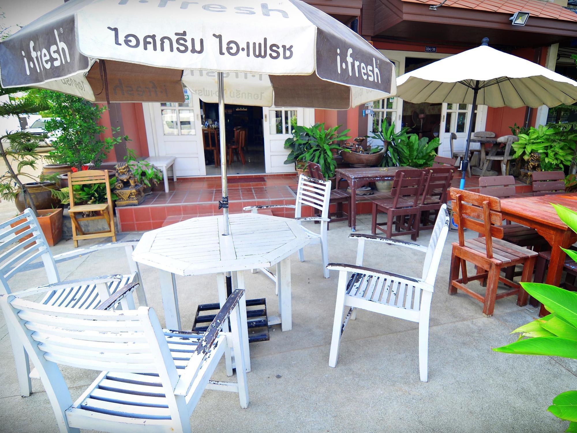 The Famous House - Jomtien Hotel Exterior photo
