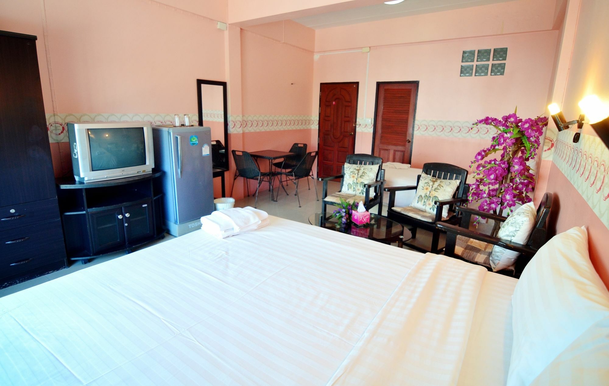 The Famous House - Jomtien Hotel Exterior photo