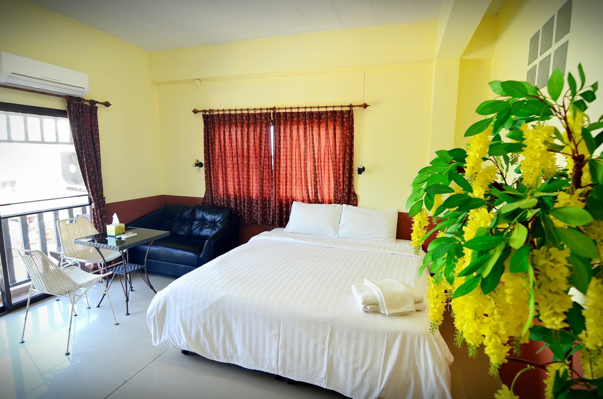 The Famous House - Jomtien Hotel Exterior photo