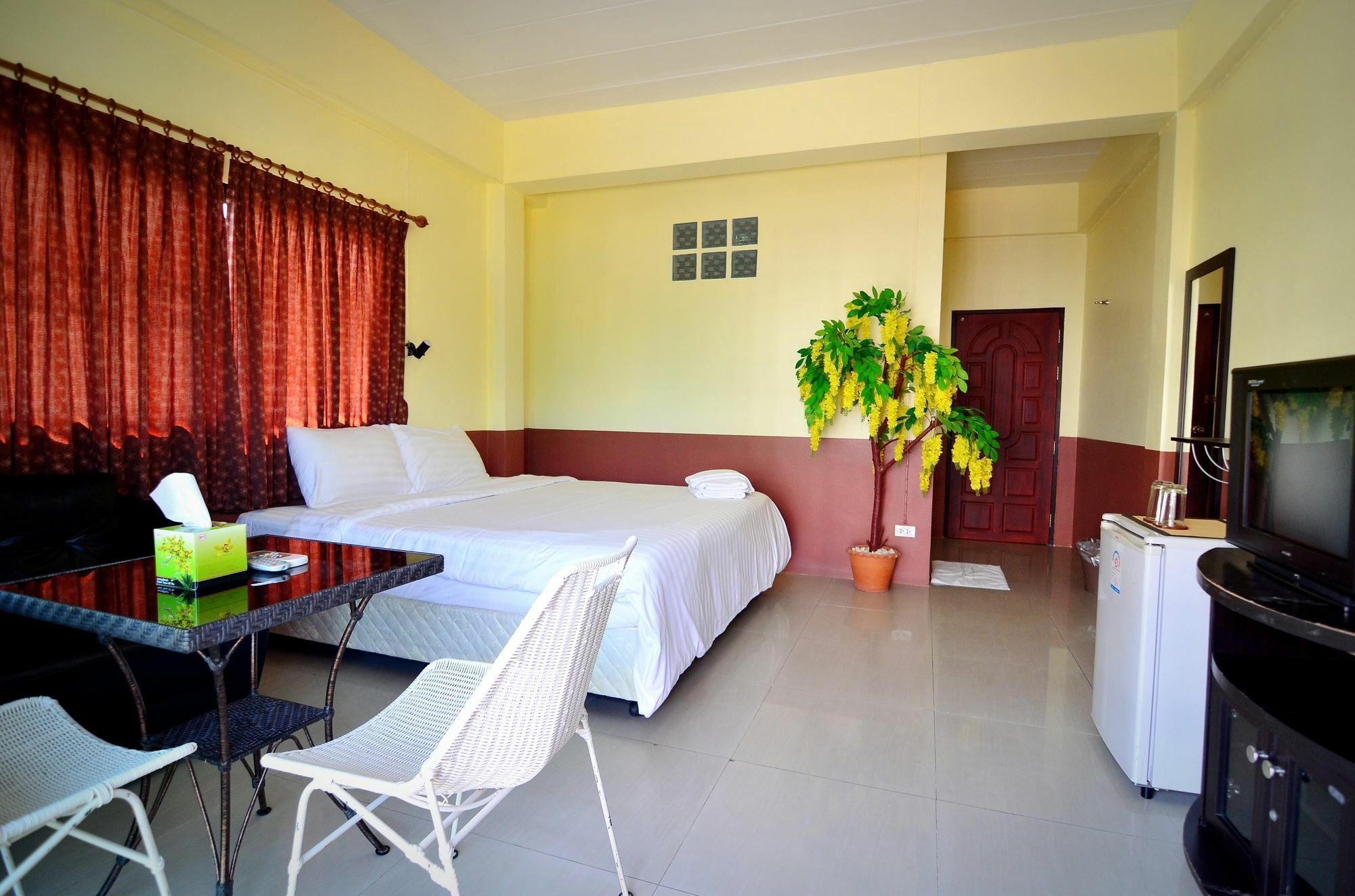 The Famous House - Jomtien Hotel Exterior photo